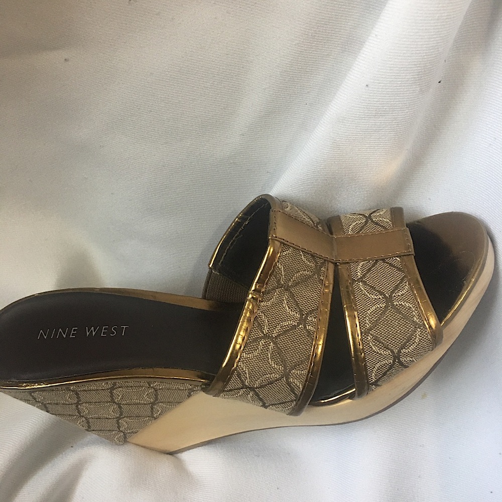Nine West Signature open toe wooden sandal size 8M